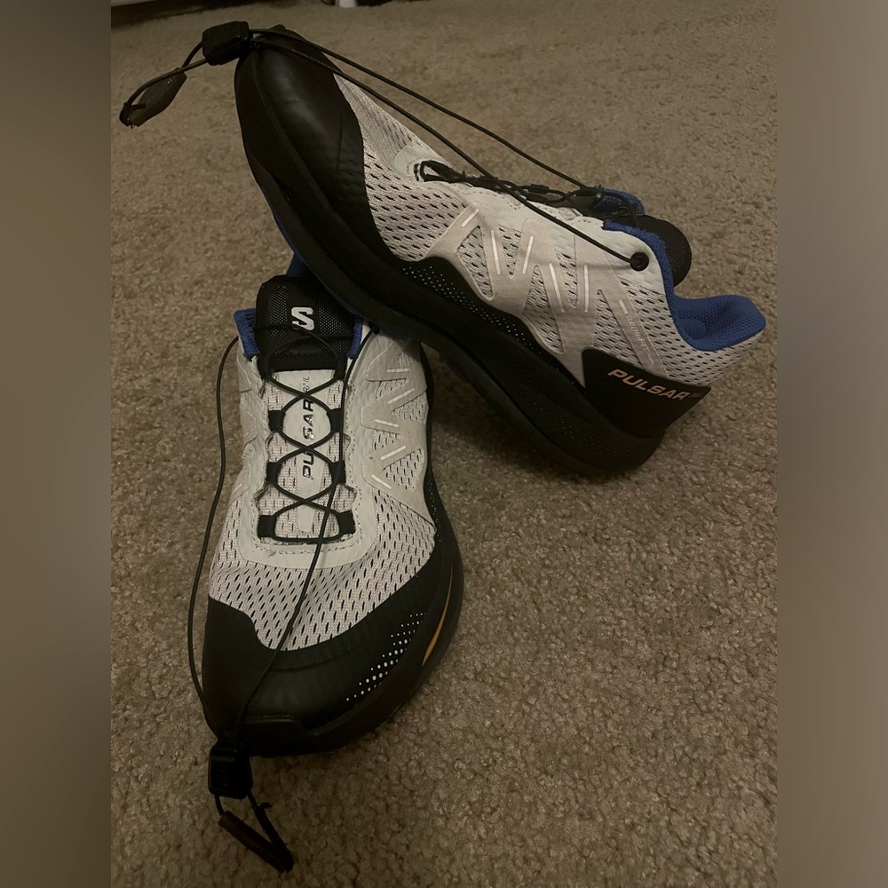 Men’s Size 8 Salomon’s, 9.5 Women US | Comment for inquiries!!